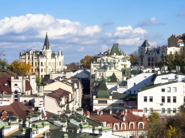 Güneşli bir günde Ukrayna 'nın başkenti Kiev' de. Tarihi mimari ve manzara manzaraları, Kyiv 'in doğası, sonbahar.
