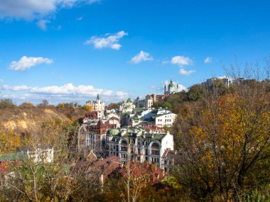 Güneşli bir günde Ukrayna 'nın başkenti Kiev' de. Tarihi mimari ve manzara manzaraları, Kyiv 'in doğası, sonbahar.