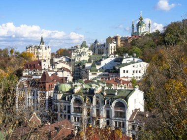 Güneşli bir günde Ukrayna 'nın başkenti Kiev' de. Tarihi mimari ve manzara manzaraları, Kyiv 'in doğası, sonbahar.