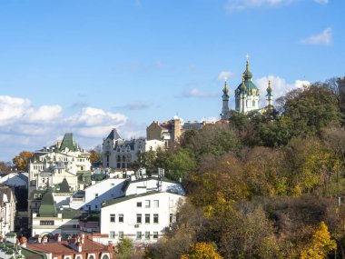 Güneşli bir günde Ukrayna 'nın başkenti Kiev' de. Tarihi mimari ve manzara manzaraları, Kyiv 'in doğası, sonbahar.