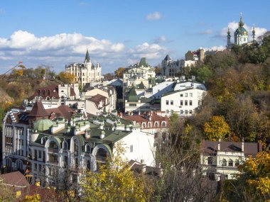 Güneşli bir günde Ukrayna 'nın başkenti Kiev' de. Tarihi mimari ve manzara manzaraları, Kyiv 'in doğası, sonbahar.