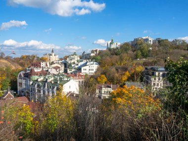 Güneşli bir günde Ukrayna 'nın başkenti Kiev' de. Tarihi mimari ve manzara manzaraları, Kyiv 'in doğası, sonbahar.