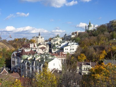Güneşli bir günde Ukrayna 'nın başkenti Kiev' de. Tarihi mimari ve manzara manzaraları, Kyiv 'in doğası, sonbahar.