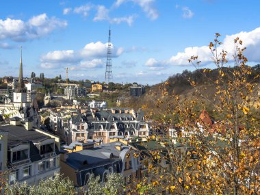 Güneşli bir günde Ukrayna 'nın başkenti Kiev' de. Tarihi mimari ve manzara manzaraları, Kyiv 'in doğası, sonbahar.