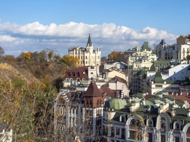 Güneşli bir günde Ukrayna 'nın başkenti Kiev' de. Tarihi mimari ve manzara manzaraları, Kyiv 'in doğası, sonbahar.