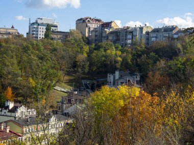 Güneşli bir günde Ukrayna 'nın başkenti Kiev' de. Tarihi mimari ve manzara manzaraları, Kyiv 'in doğası, sonbahar.