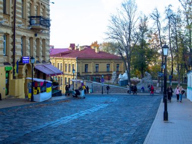 Güneşli bir günde Ukrayna 'nın başkenti Kiev' de. Tarihi mimari ve manzara manzaraları, Kyiv 'in doğası, sonbahar.