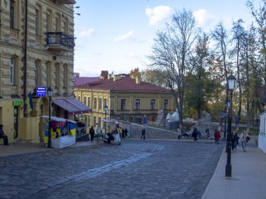 Güneşli bir günde Ukrayna 'nın başkenti Kiev' de. Tarihi mimari ve manzara manzaraları, Kyiv 'in doğası, sonbahar.