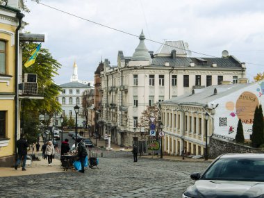Sonbaharda Ukrayna 'nın başkenti Kyiv' de. Tarihi mimari ve manzara manzaraları, Kyiv 'in doğası. Şehir merkezinin eski caddeleri ve binaları. Güzel Avrupa kenti.