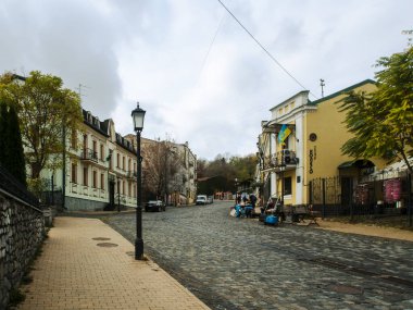 Sonbaharda Ukrayna 'nın başkenti Kyiv' de. Tarihi mimari ve manzara manzaraları, Kyiv 'in doğası. Şehir merkezinin eski caddeleri ve binaları. Güzel Avrupa kenti.