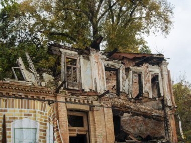 Sonbaharda Ukrayna 'nın başkenti Kyiv' de. Tarihi mimari ve manzara manzaraları, Kyiv 'in doğası. Şehir merkezinin eski caddeleri ve binaları. Güzel Avrupa kenti.