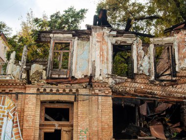 Sonbaharda Ukrayna 'nın başkenti Kyiv' de. Tarihi mimari ve manzara manzaraları, Kyiv 'in doğası. Şehir merkezinin eski caddeleri ve binaları. Güzel Avrupa kenti.