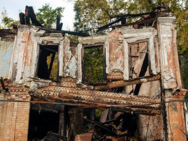 Sonbaharda Ukrayna 'nın başkenti Kyiv' de. Tarihi mimari ve manzara manzaraları, Kyiv 'in doğası. Şehir merkezinin eski caddeleri ve binaları. Güzel Avrupa kenti.
