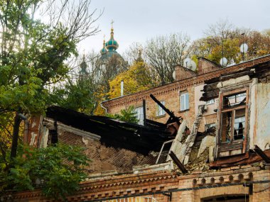 Sonbaharda Ukrayna 'nın başkenti Kyiv' de. Tarihi mimari ve manzara manzaraları, Kyiv 'in doğası. Şehir merkezinin eski caddeleri ve binaları. Güzel Avrupa kenti.