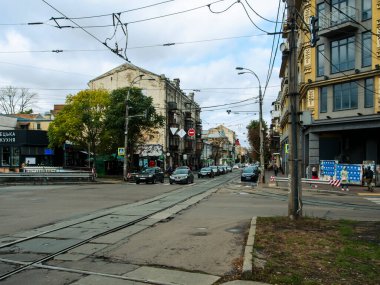 Sonbaharda Ukrayna 'nın başkenti Kyiv' de. Tarihi mimari ve manzara manzaraları, Kyiv 'in doğası. Şehir merkezinin eski caddeleri ve binaları. Güzel Avrupa kenti.
