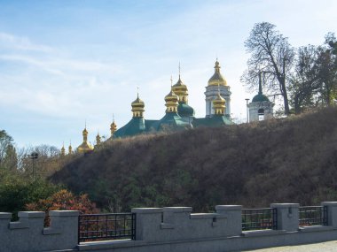 Kyiv Pechersk Lavra, Kyiv, Ukrayna 'daki tapınaklar. Güneşli bir gün. Tarihi ve kültürel rezerv, tarihi mimari, Kyiv şehir merkezi.. 