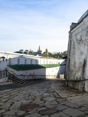 Kyiv Pechersk Lavra, Kyiv, Ukrayna 'daki tapınaklar. Güneşli bir gün. Tarihi ve kültürel rezerv, tarihi mimari, Kyiv şehir merkezi.. 
