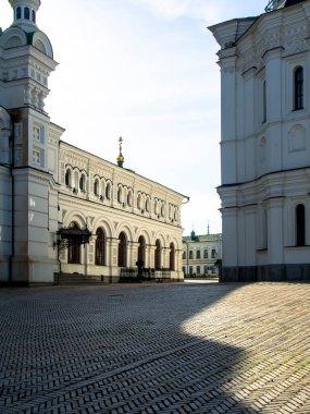 Kyiv Pechersk Lavra, Kyiv, Ukrayna 'daki tapınaklar. Güneşli bir gün. Tarihi ve kültürel rezerv, tarihi mimari, Kyiv şehir merkezi.. 