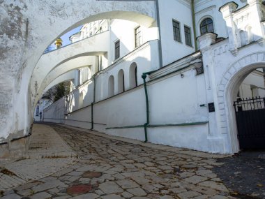 Kyiv Pechersk Lavra, Kyiv, Ukrayna 'daki tapınaklar. Güneşli bir gün. Tarihi ve kültürel rezerv, tarihi mimari, Kyiv şehir merkezi.. 