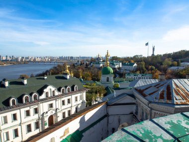 Kyiv Pechersk Lavra, Kyiv, Ukrayna 'daki tapınaklar. Güneşli bir gün. Tarihi ve kültürel rezerv, tarihi mimari, Kyiv şehir merkezi.. 