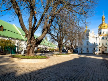 Kyiv Pechersk Lavra, Kyiv, Ukrayna 'daki tapınaklar. Güneşli bir gün. Tarihi ve kültürel rezerv, tarihi mimari, Kyiv şehir merkezi.. 
