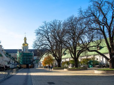 Kyiv Pechersk Lavra, Kyiv, Ukrayna 'daki tapınaklar. Güneşli bir gün. Tarihi ve kültürel rezerv, tarihi mimari, Kyiv şehir merkezi.. 