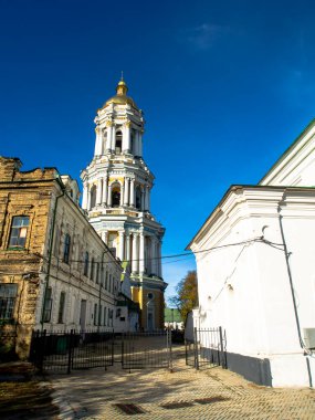 Kyiv Pechersk Lavra, Kyiv, Ukrayna 'daki tapınaklar. Güneşli bir gün. Tarihi ve kültürel rezerv, tarihi mimari, Kyiv şehir merkezi.. 