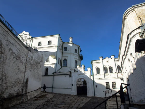 Kyiv Pechersk Lavra, Kyiv, Ukrayna 'daki tapınaklar. Güneşli bir gün. Tarihi ve kültürel rezerv, tarihi mimari, Kyiv şehir merkezi.. 