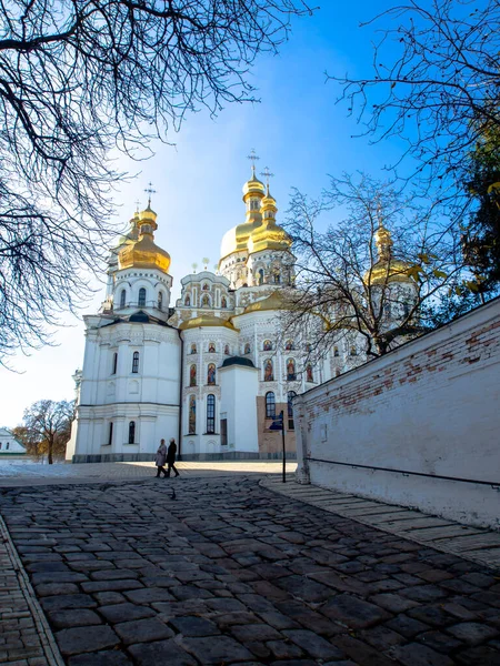 Kyiv Pechersk Lavra, Kyiv, Ukrayna 'daki tapınaklar. Güneşli bir gün. Tarihi ve kültürel rezerv, tarihi mimari, Kyiv şehir merkezi.. 