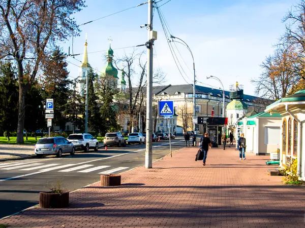 Kyiv Pechersk Lavra, Kyiv, Ukrayna 'daki tapınaklar. Güneşli bir gün. Tarihi ve kültürel rezerv, tarihi mimari, Kyiv şehir merkezi.. 