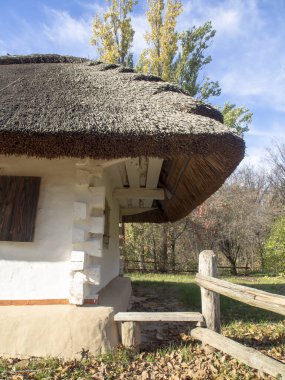 Ulusal Halk Mimarisi Müzesi ve Ukrayna Hayatı. Geleneksel ahşap evler, Pyrohiv, Kyiv, Ukrayna. Açık hava müzesi, doğa rezervi..