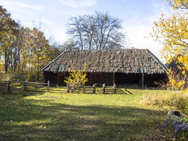 Ulusal Halk Mimarisi Müzesi ve Ukrayna Hayatı. Geleneksel ahşap evler, Pyrohiv, Kyiv, Ukrayna. Açık hava müzesi, doğa rezervi..