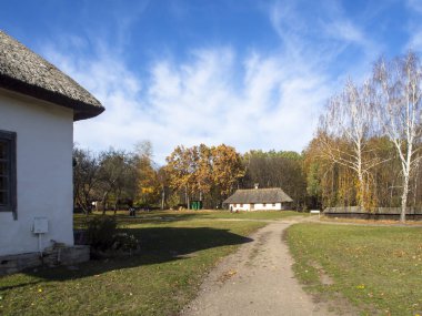 Ulusal Halk Mimarisi Müzesi ve Ukrayna Hayatı. Geleneksel ahşap evler, Pyrohiv, Kyiv, Ukrayna. Açık hava müzesi, doğa rezervi..
