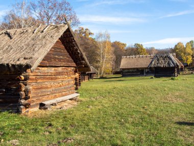 Ulusal Halk Mimarisi Müzesi ve Ukrayna Hayatı. Geleneksel ahşap evler, Pyrohiv, Kyiv, Ukrayna. Açık hava müzesi, doğa rezervi..
