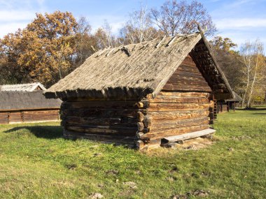 Ulusal Halk Mimarisi Müzesi ve Ukrayna Hayatı. Geleneksel ahşap evler, Pyrohiv, Kyiv, Ukrayna. Açık hava müzesi, doğa rezervi..