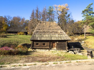 Ulusal Halk Mimarisi Müzesi ve Ukrayna Hayatı. Geleneksel ahşap evler, Pyrohiv, Kyiv, Ukrayna. Açık hava müzesi, doğa rezervi..