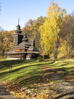 Ulusal Halk Mimarisi Müzesi ve Ukrayna Hayatı. Geleneksel ahşap evler, Pyrohiv, Kyiv, Ukrayna. Açık hava müzesi, doğa rezervi..