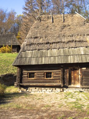 Ulusal Halk Mimarisi Müzesi ve Ukrayna Hayatı. Geleneksel ahşap evler, Pyrohiv, Kyiv, Ukrayna. Açık hava müzesi, doğa rezervi..