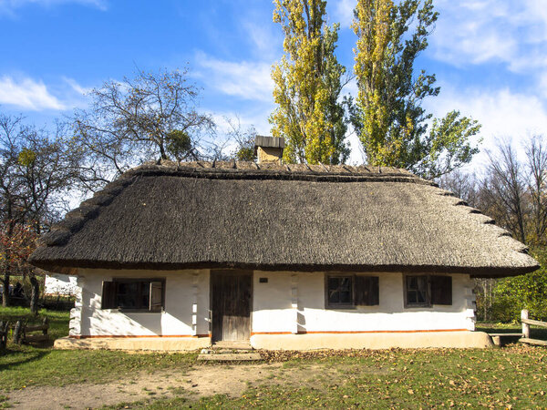 Национальный музей народной архитектуры и быта Украины. Традиционные деревянные дома, Пирогов, Киев, Украина. Музей под открытым небом, заповедник.