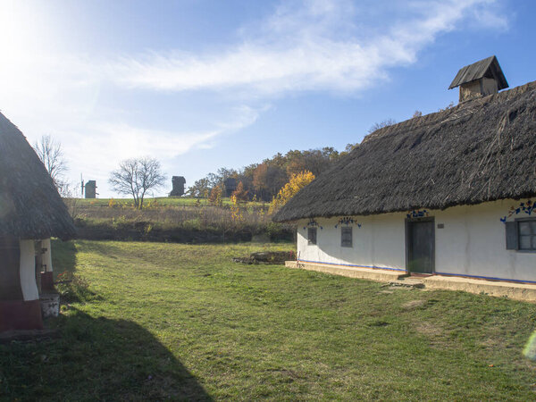 Национальный музей народной архитектуры и быта Украины. Традиционные деревянные дома, Пирогов, Киев, Украина. Музей под открытым небом, заповедник.