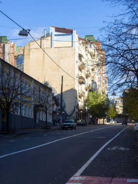 Sonbaharda Ukrayna 'nın başkenti Kyiv' de. Kyiv 'in tarihi mimari ve manzarasının manzarası. Şehir merkezinin eski caddeleri ve binaları.