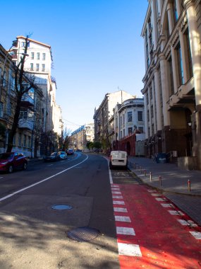 Sonbaharda Ukrayna 'nın başkenti Kyiv' de. Kyiv 'in tarihi mimari ve manzarasının manzarası. Şehir merkezinin eski caddeleri ve binaları.