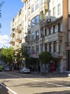 Sonbaharda Ukrayna 'nın başkenti Kyiv' de. Kyiv 'in tarihi mimari ve manzarasının manzarası. Şehir merkezinin eski caddeleri ve binaları.