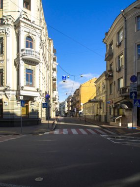 Sonbaharda Ukrayna 'nın başkenti Kyiv' de. Kyiv 'in tarihi mimari ve manzarasının manzarası. Şehir merkezinin eski caddeleri ve binaları.