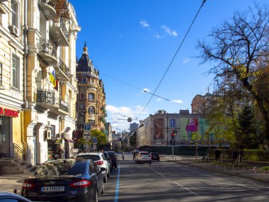 Sonbaharda Ukrayna 'nın başkenti Kyiv' de. Kyiv 'in tarihi mimari ve manzarasının manzarası. Şehir merkezinin eski caddeleri ve binaları.