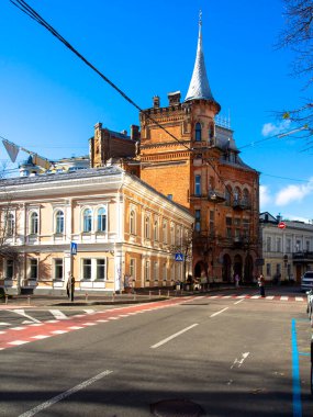 Sonbaharda Ukrayna 'nın başkenti Kyiv' de. Kyiv 'in tarihi mimari ve manzarasının manzarası. Şehir merkezinin eski caddeleri ve binaları.
