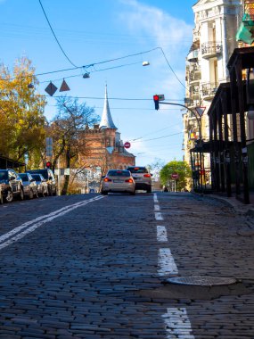 Sonbaharda Ukrayna 'nın başkenti Kyiv' de. Kyiv 'in tarihi mimari ve manzarasının manzarası. Şehir merkezinin eski caddeleri ve binaları.