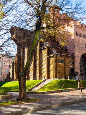 Sonbaharda Ukrayna 'nın başkenti Kyiv' de. Kyiv 'in tarihi mimari ve manzarasının manzarası. Şehir merkezinin eski caddeleri ve binaları.
