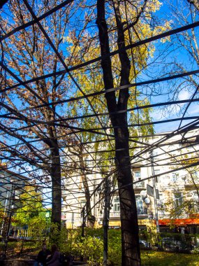 Sonbaharda Ukrayna 'nın başkenti Kyiv' de. Kyiv 'in tarihi mimari ve manzarasının manzarası. Şehir merkezinin eski caddeleri ve binaları.