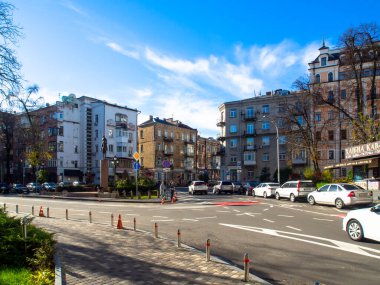 Sonbaharda Ukrayna 'nın başkenti Kyiv' de. Kyiv 'in tarihi mimari ve manzarasının manzarası. Şehir merkezinin eski caddeleri ve binaları.